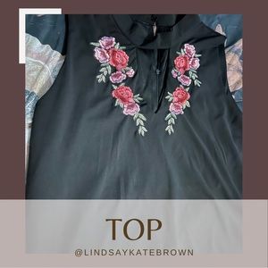 La Vayna Sleeveless Embroidered Blouse